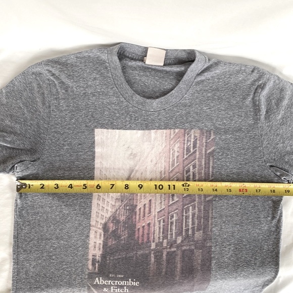 Gently Worn Abercrombie & Fitch Men’s Size Small Beautiful Graphic Gray Color - Picture 8 of 10